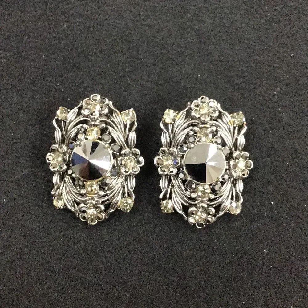 Earrings vintageย clip on silver tone with black and white stone accent,โso oldโt